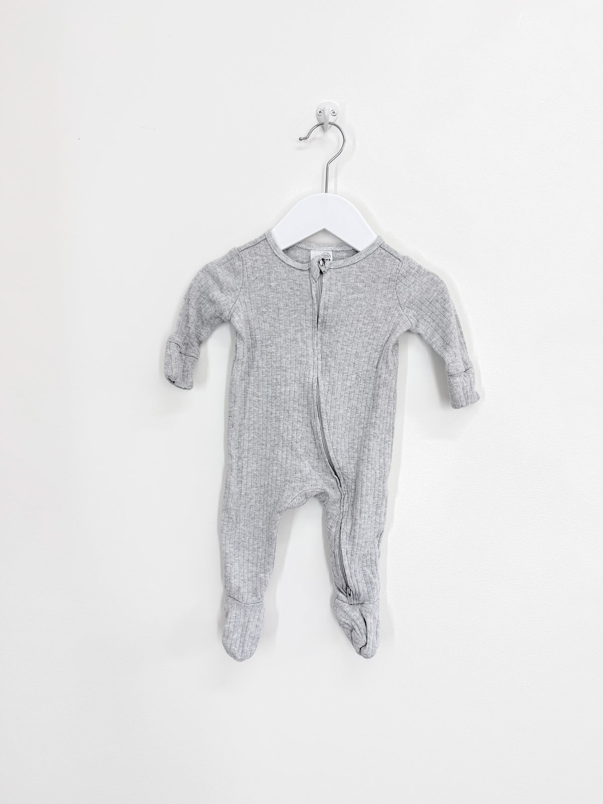 Cotton On Kids organic rib zipsuit - grey (0-3m)