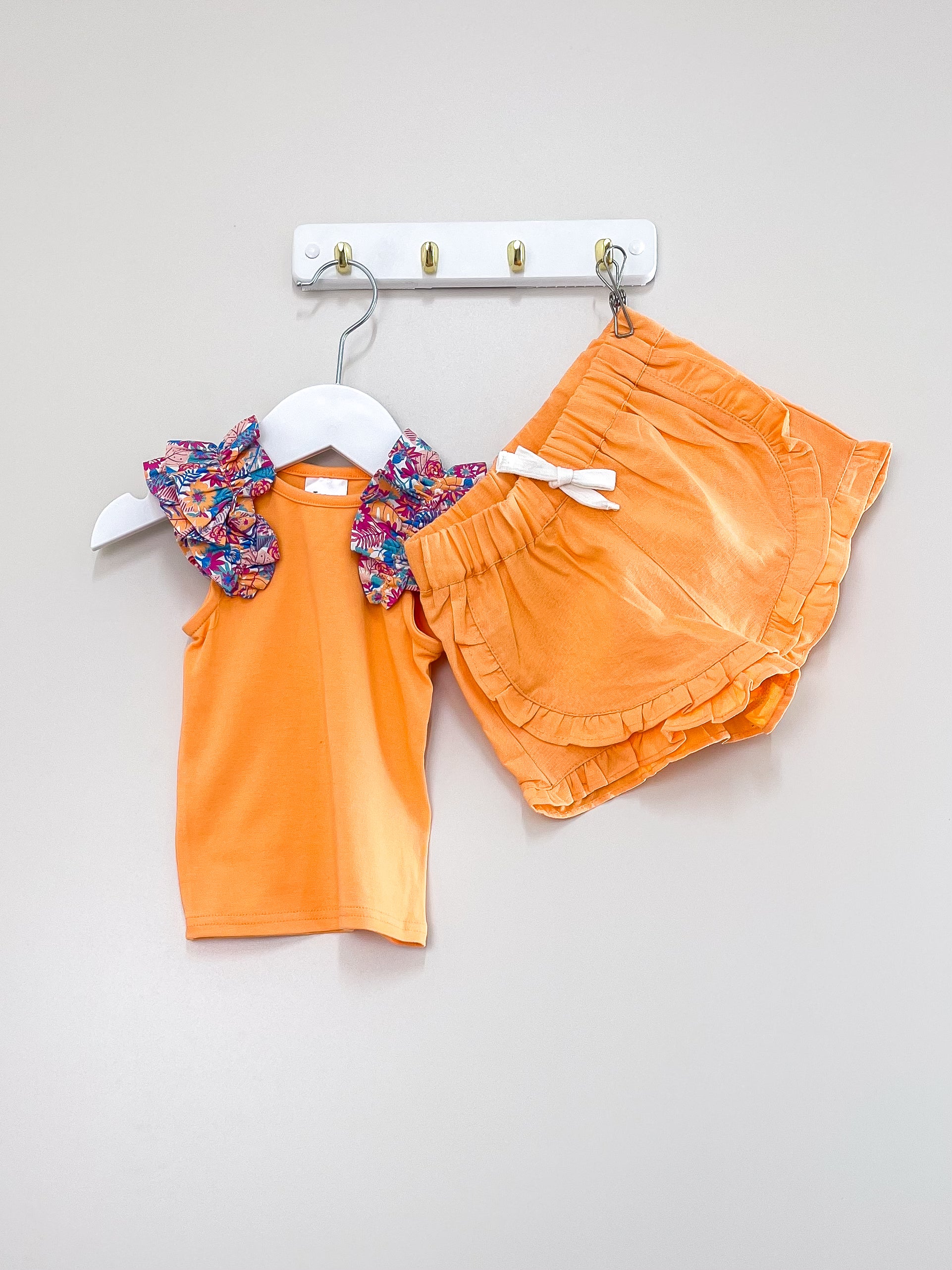 BNWOT Teeny Weeny linen blend set (3-6m)