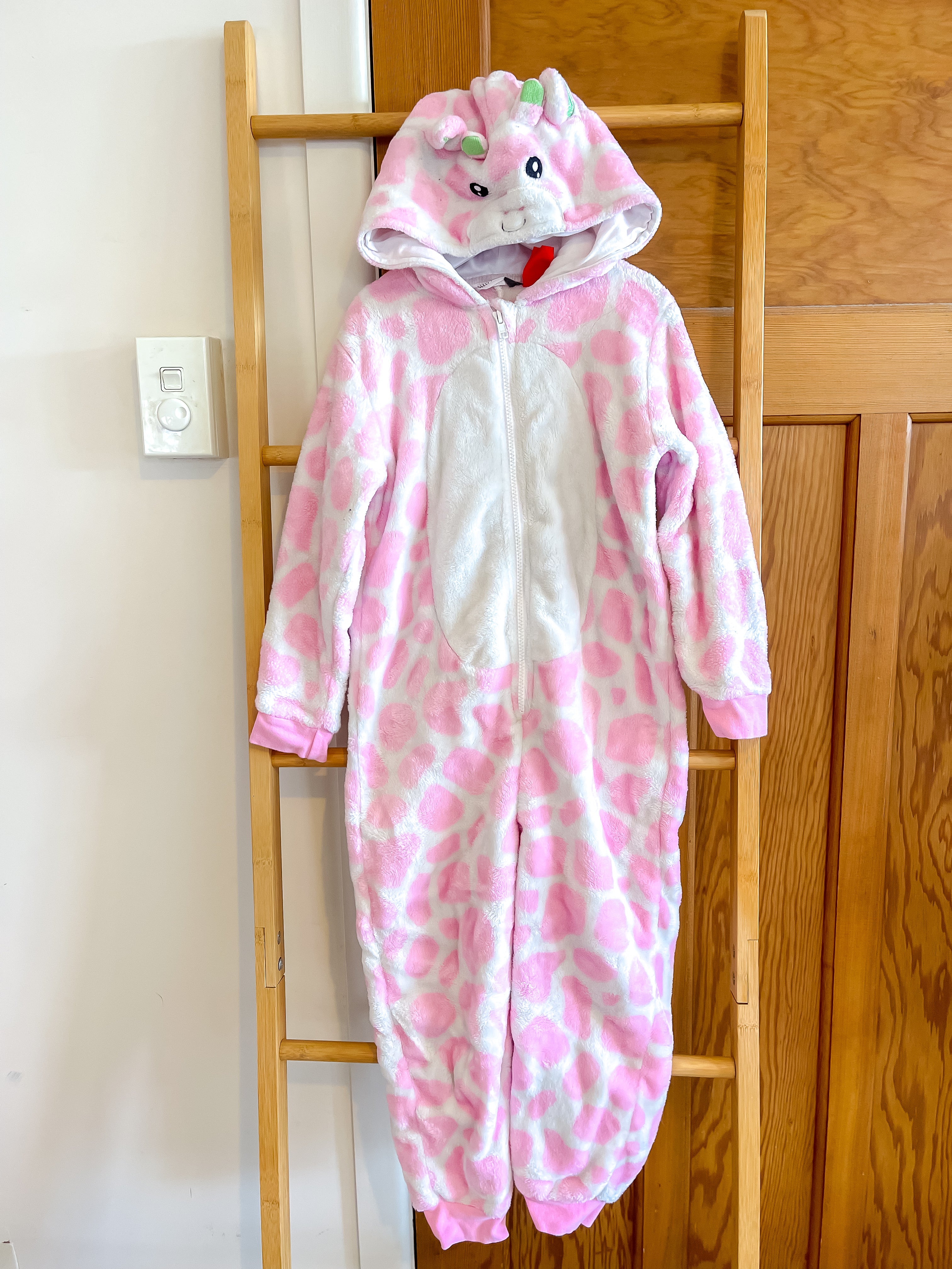 Sleep Mode giraffe onesie (6y)